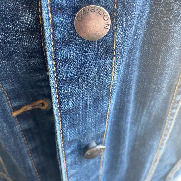 Caslon brand jean jacket, size L. Perfect to wear over sweaters for Fall! - Picture 3 of 5